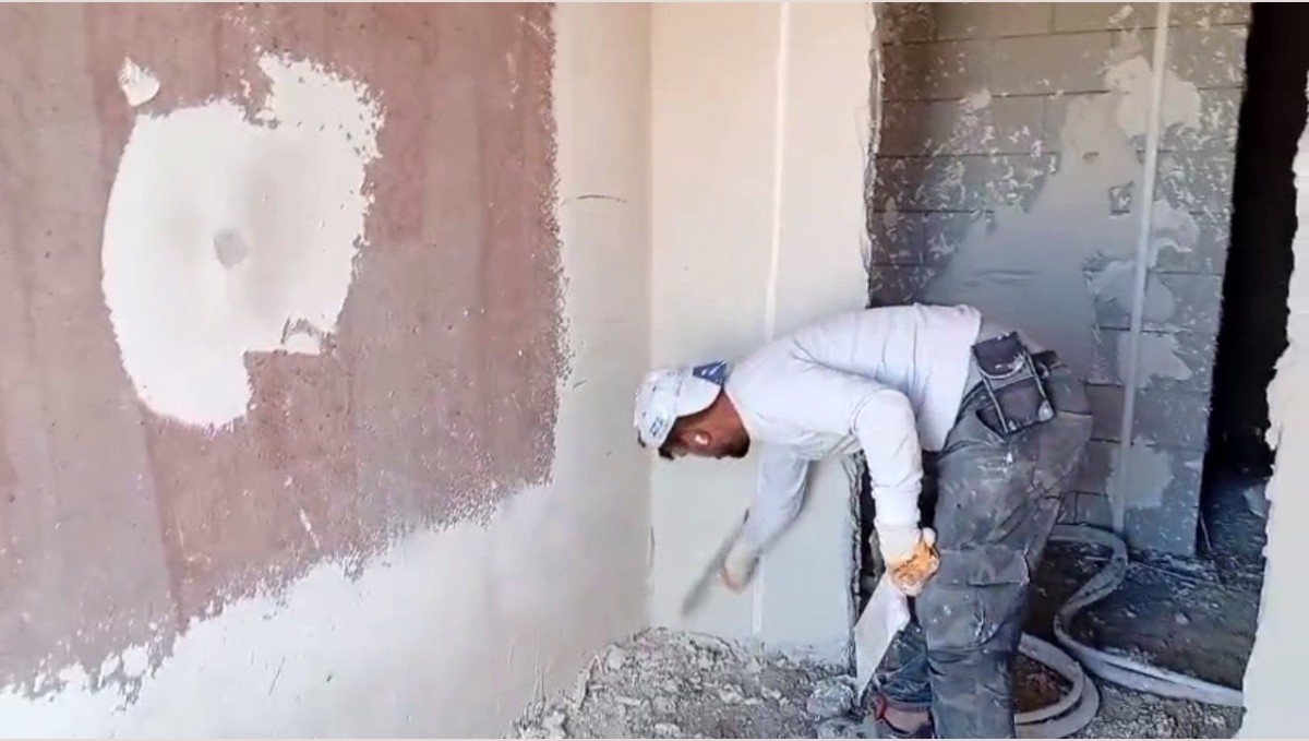 İnşaat işçileri kış gelmeden teslimat için hummalı çalışıyor