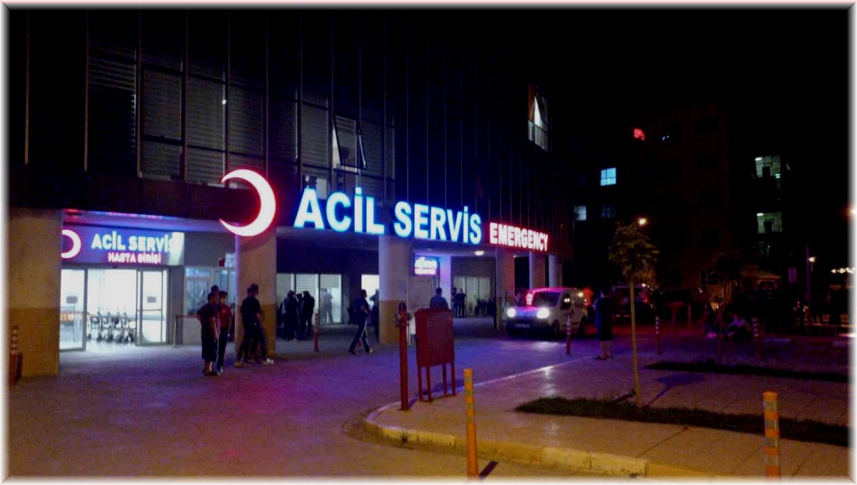 İnşaatın 3'ncü katından düşen genç, hastaneye kaldırıldı