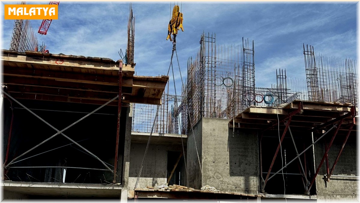 İnşaatta düşen işçi hayatını kaybetti