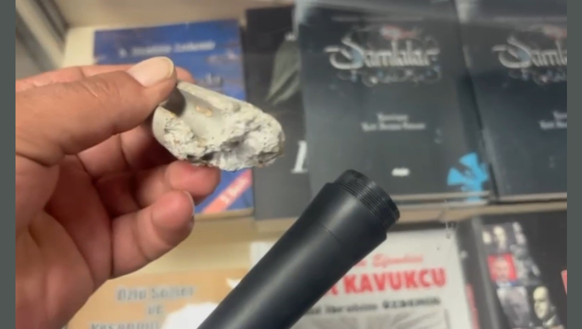 İnternetten aldığı mikrofonun içinden beton çıktı