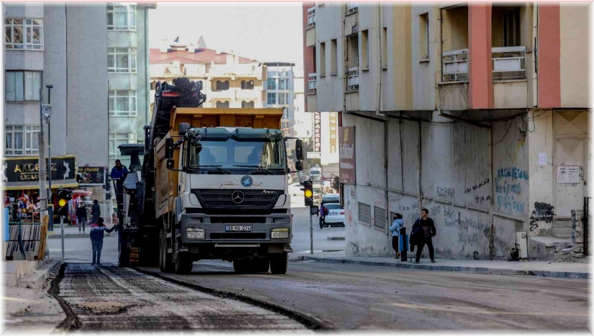 İpekyolu Belediyesi hatalı asfaltı söktürdü