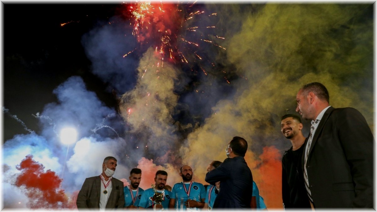 İpekyolu Belediyesi Köyler Arası Futbol Ligi Turnuvasının Şampiyonu Karpuzalan spor oldu