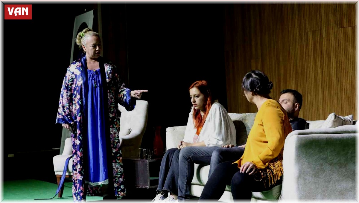 İpekyolu Belediyesi'nden "Heba" adlı tiyatro gösterisi