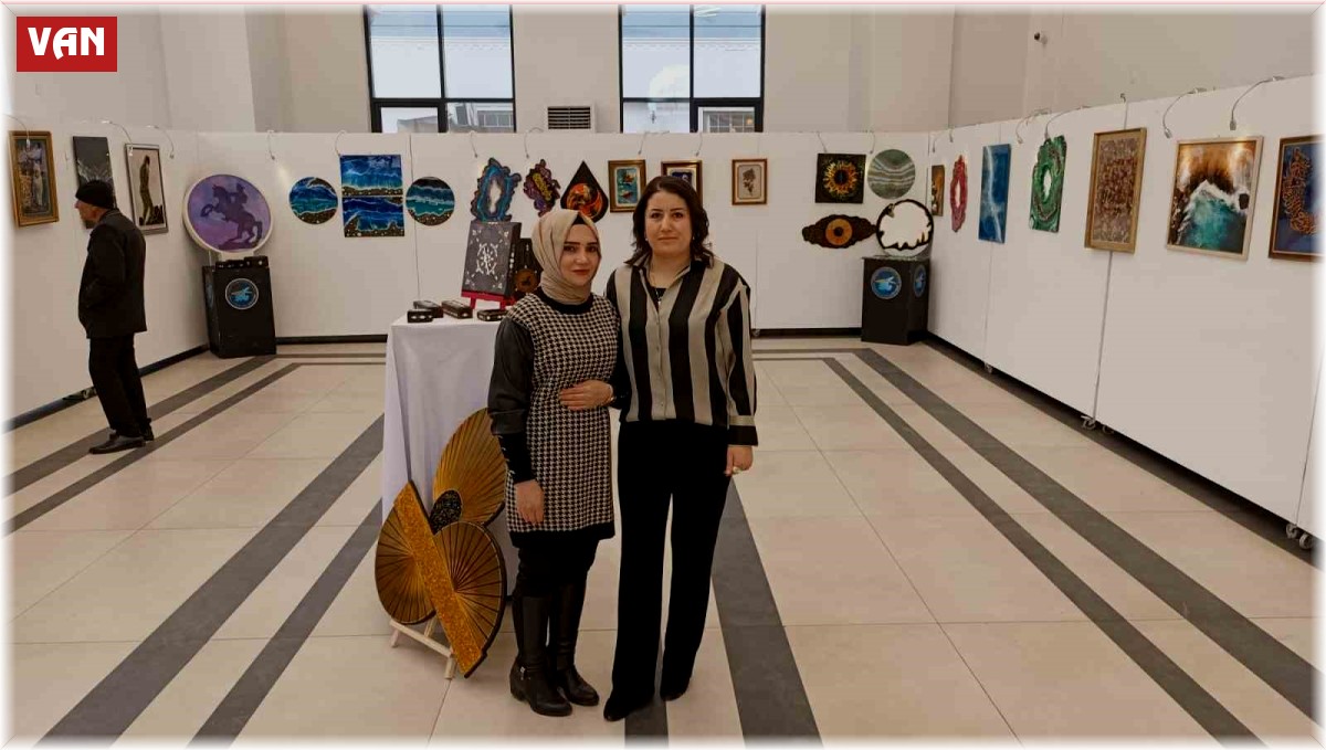 İpekyolu Belediyesi'nden karma sanat sergisi
