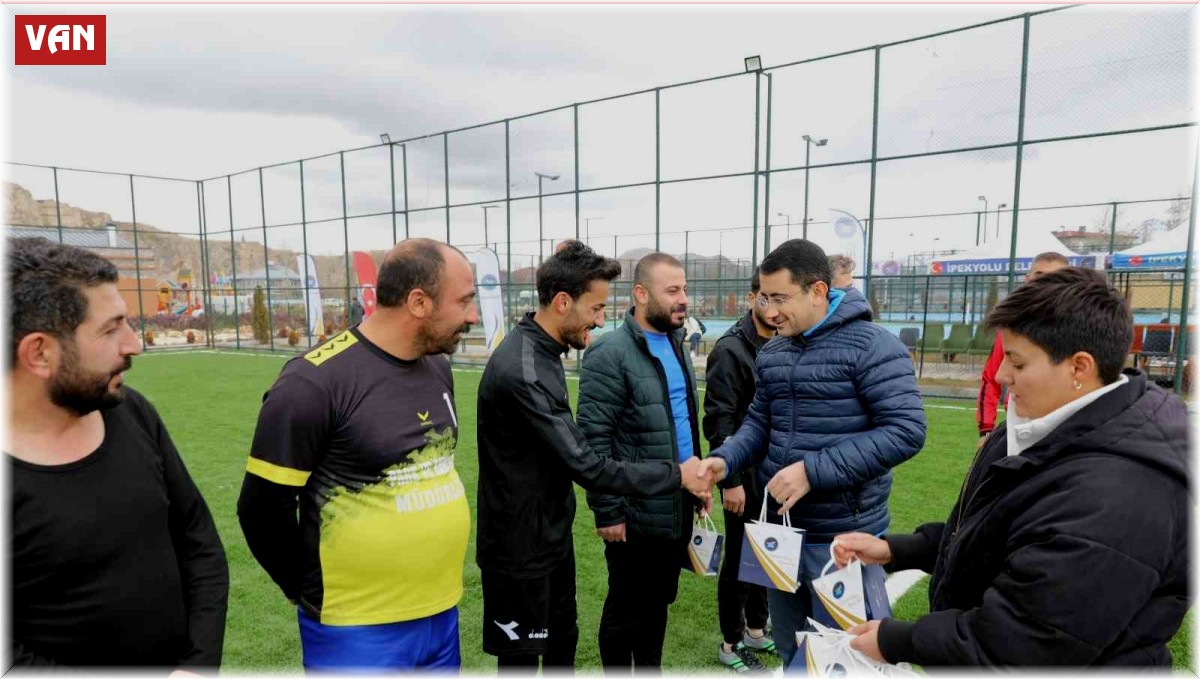İpekyolu Belediyesi'nin birimler arası futbol turnuvasında final coşkusu yaşandı