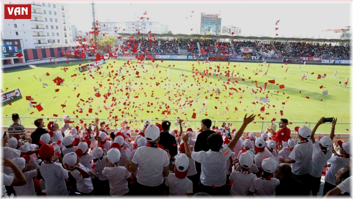 İpekyolu Belediyesiyle çocuklar ilk kez stadyumda maç izledi