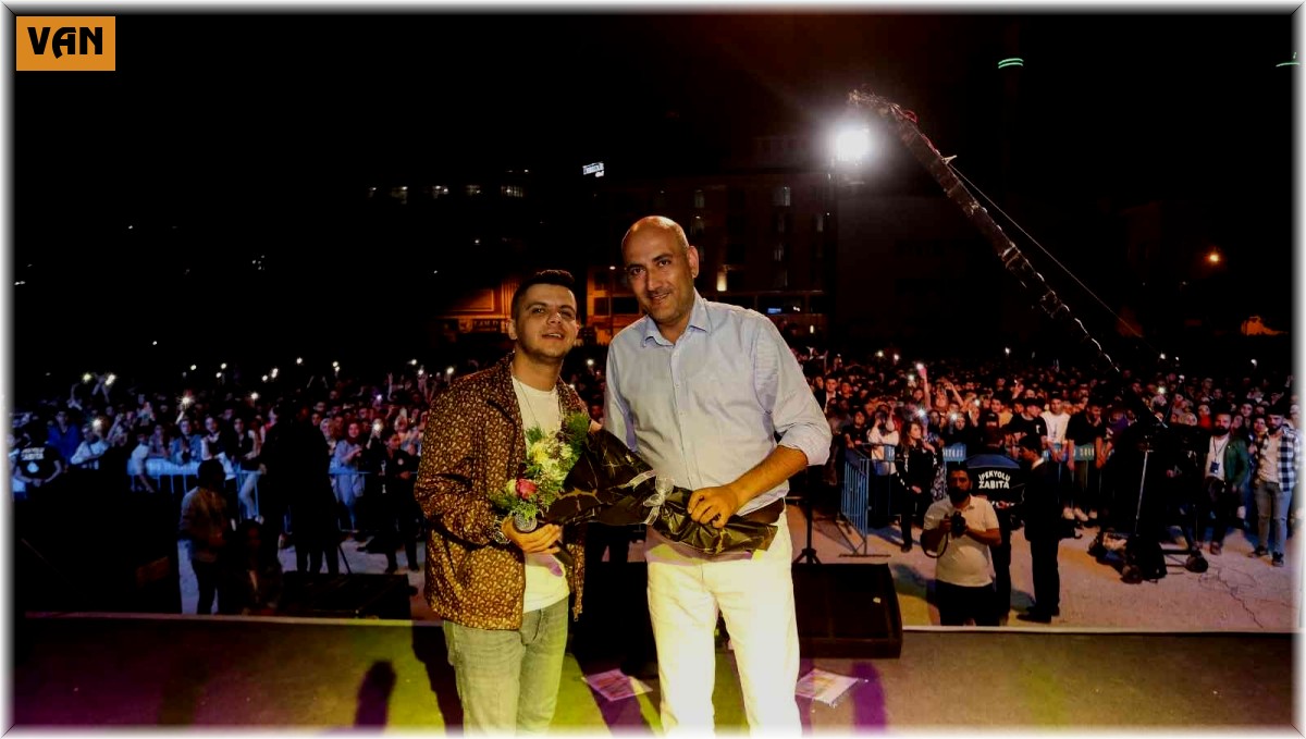 İpekyolu'da Bilal Sonses rüzgarı