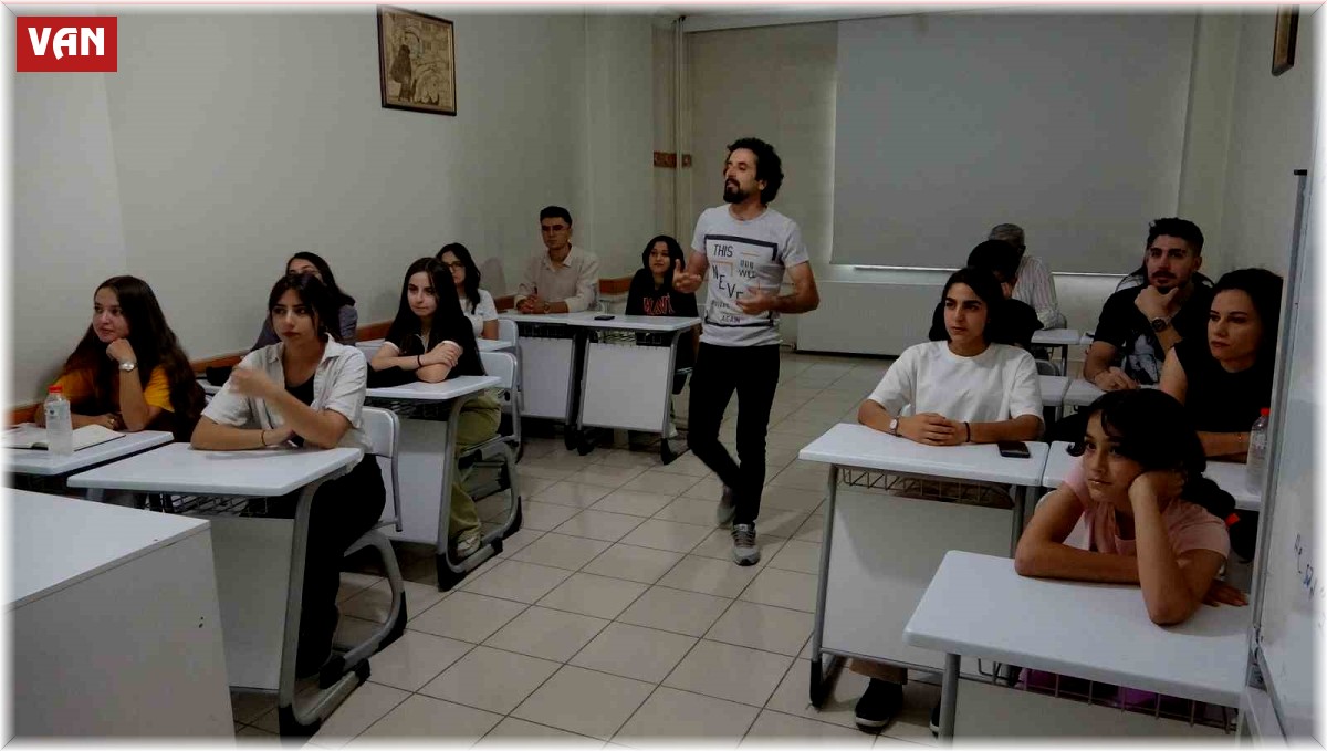 İpekyolu Gençlik Merkezinde geleceklerini inşa ediyorlar