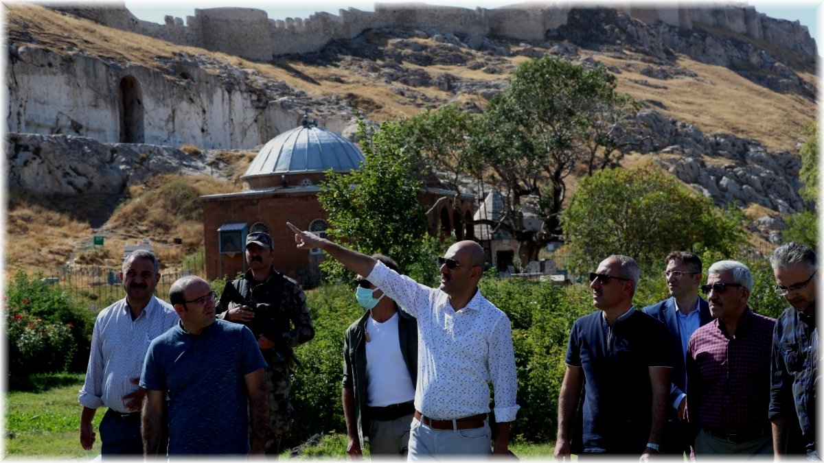 İpekyolu Kaymakamı ve Belediye Başkan Vekili Aydın; kentteki incelemelerini sürdürüyor
