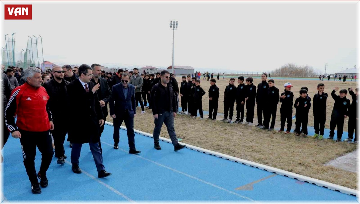 İpekyolu'nda 8 kulvarlı atletizm pisti hizmete açıldı