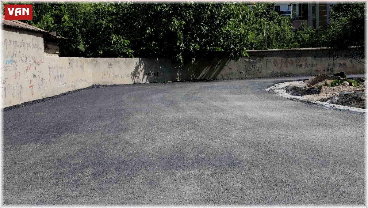 İpekyolu'nda asfalt çalışmaları devam ediyor