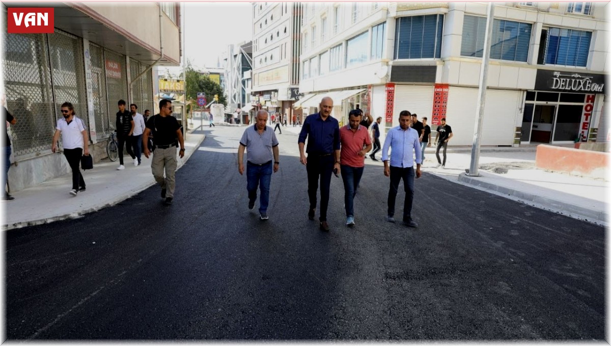 İpekyolu'nda asfalt çalışmaları sürüyor