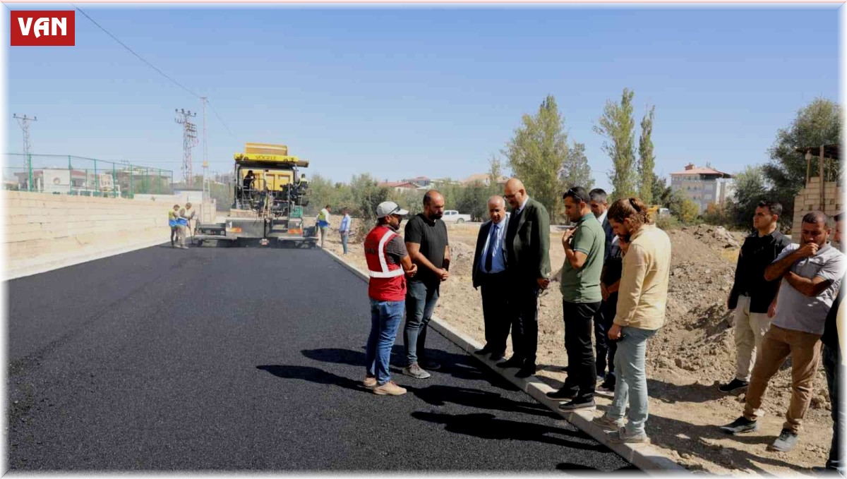 İpekyolu'nda asfalt serimi hız kesmiyor