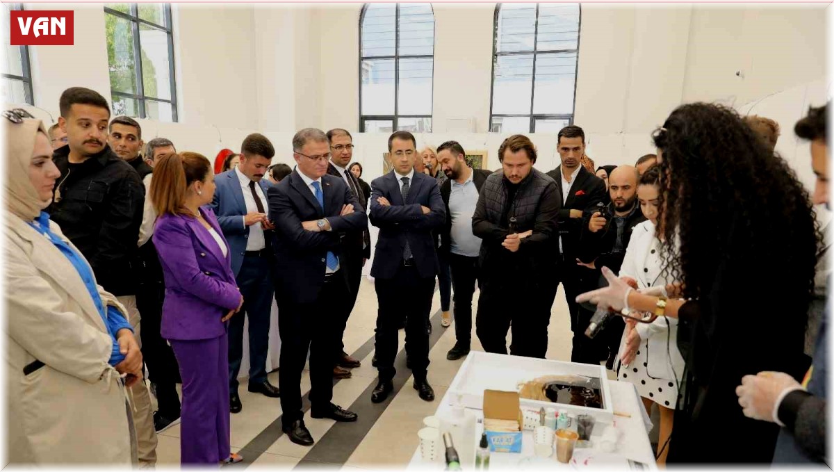 İpekyolu'nda 'ışıltının ahengi' sergisi