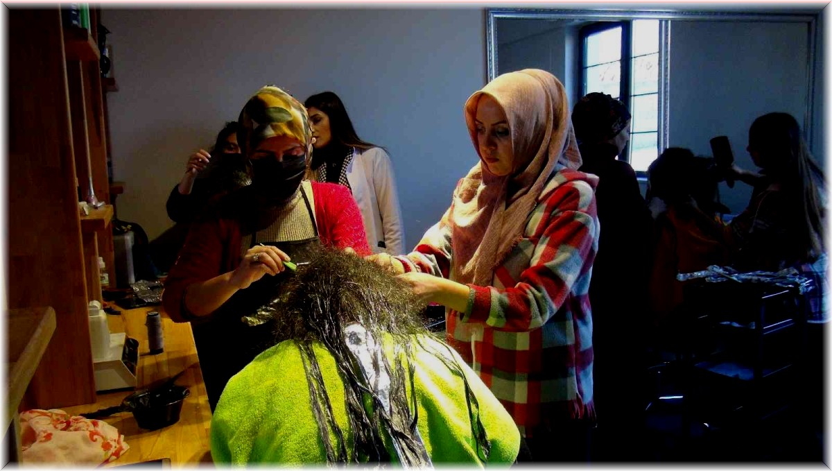 İpekyolu'nda kadınlar meslek sahibi oluyor