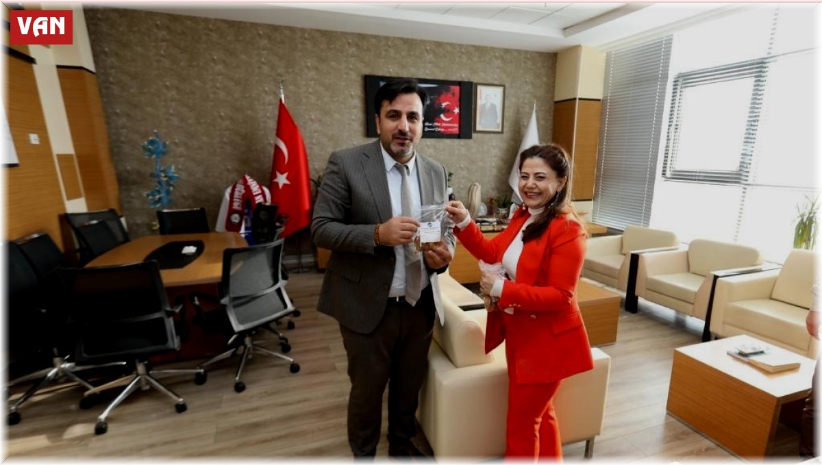 İpekyolu'nda kandil geleneği devam ediyor