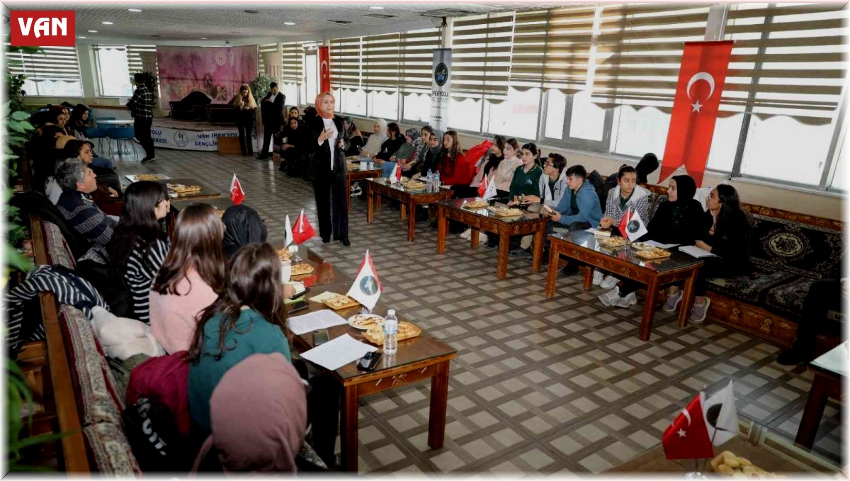 İpekyolu'nda kitap tahlil programı devam ediyor