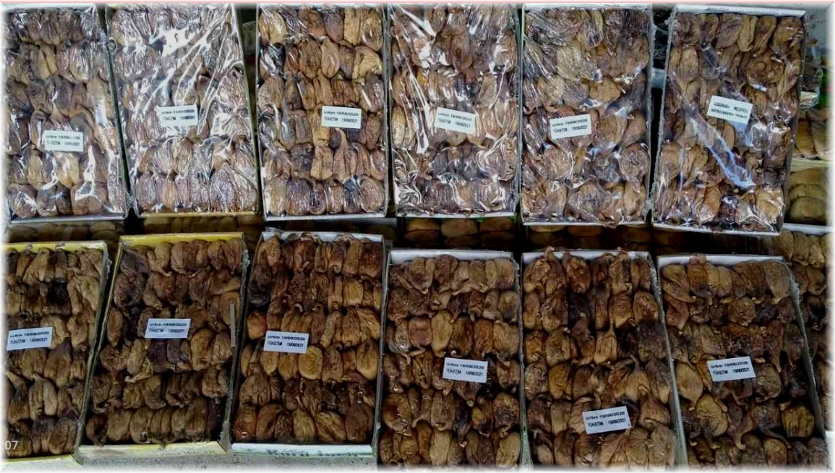 İpekyolu'nda son kullanma tarihi geçen kuruyemiş ele geçirildi