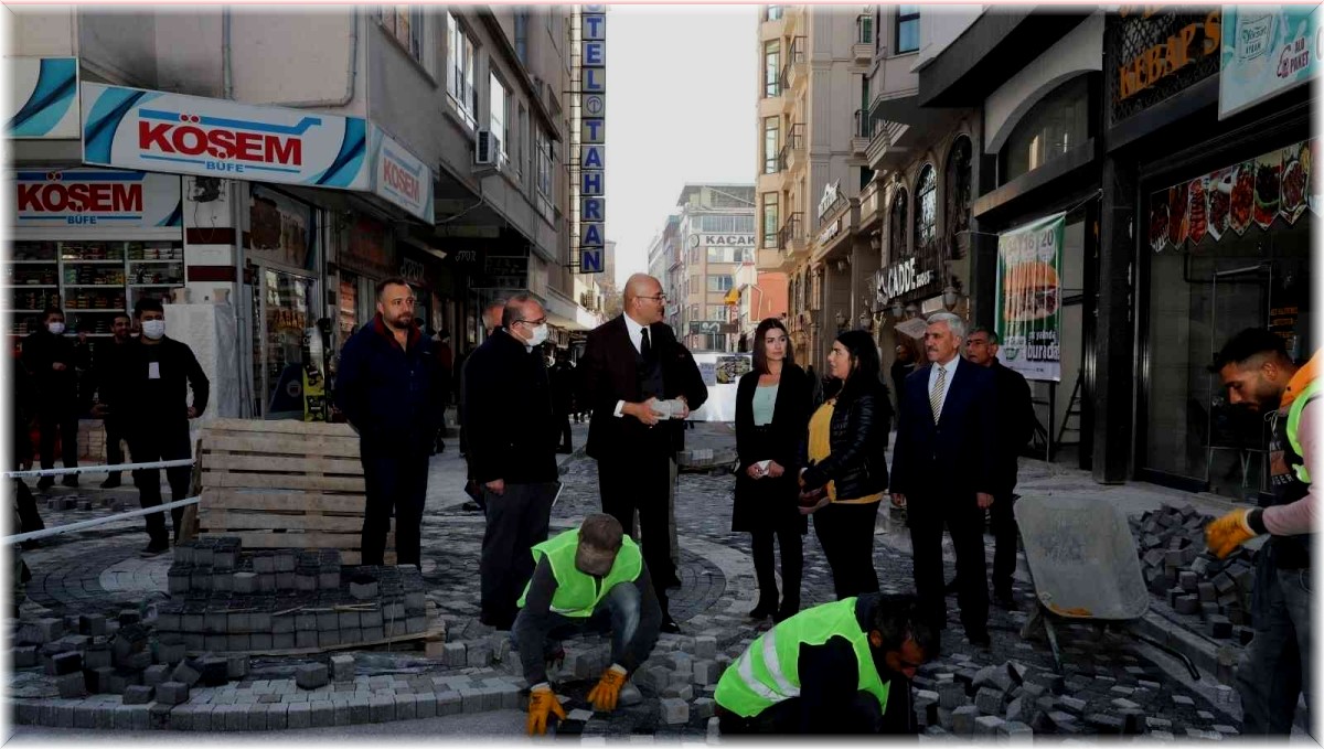 İpekyolu'nda yol çalışmaları sürüyor