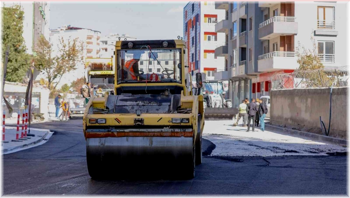 İpekyolu'nda yol ve alt yapı çalışmaları aralıksız sürüyor