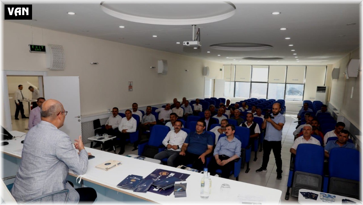 İpekyolu'ndaki muhtarlara kadına yönelik şiddetin önlenmesi eğitimi