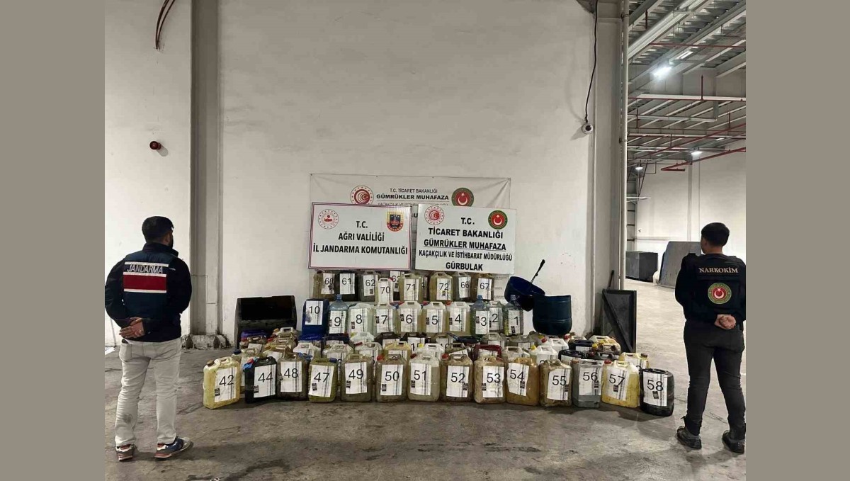 İran'dan gelen otobüste 1 ton sıvı metamfetamin ele geçirildi