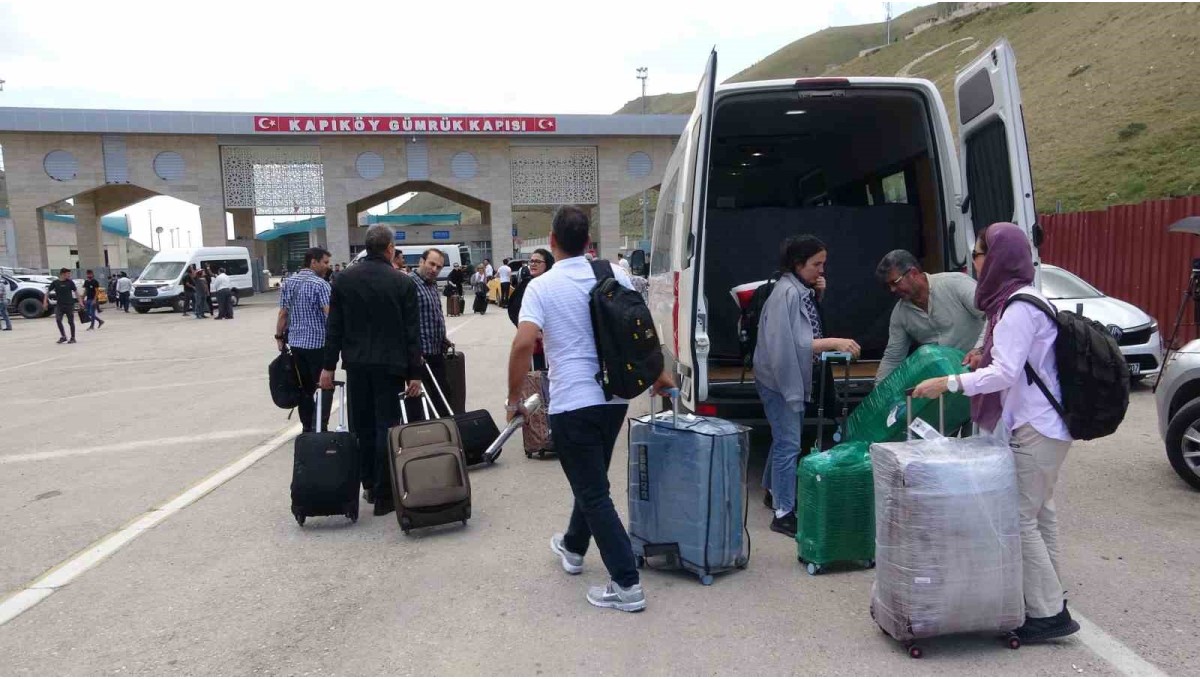 İran-İsrail savaşının 4'üncü gününde Van sınırında dönüş hareketliliği