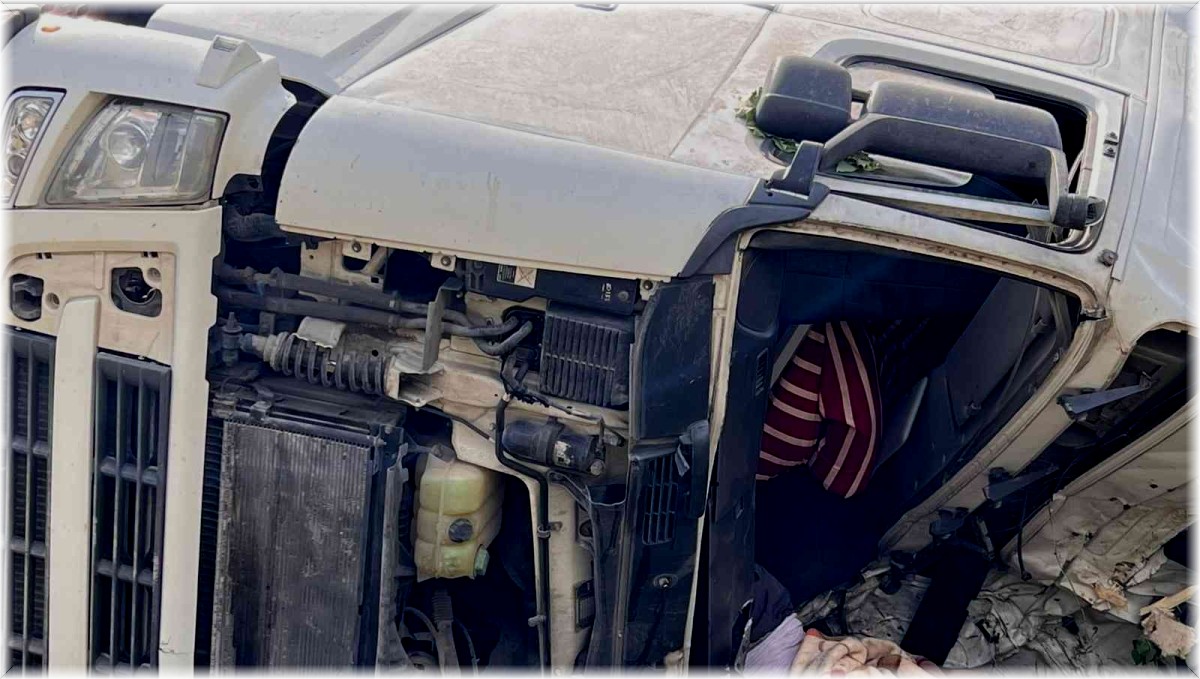 İran plakalı tır kontrolden çıktı: 1 ölü