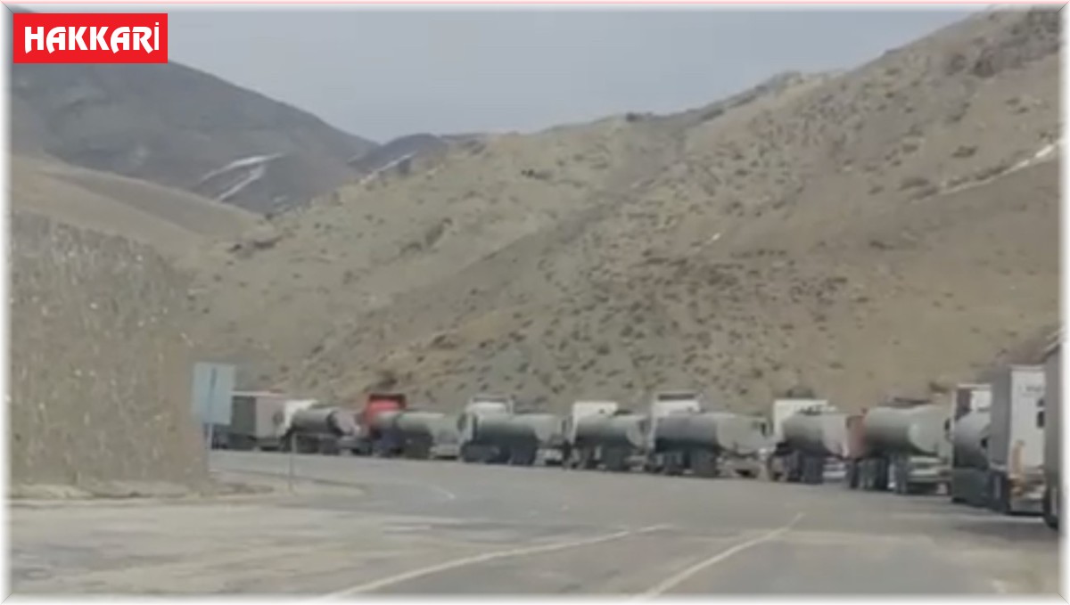 İran sınırında tır kuyruğu 15 kilometreyi buldu