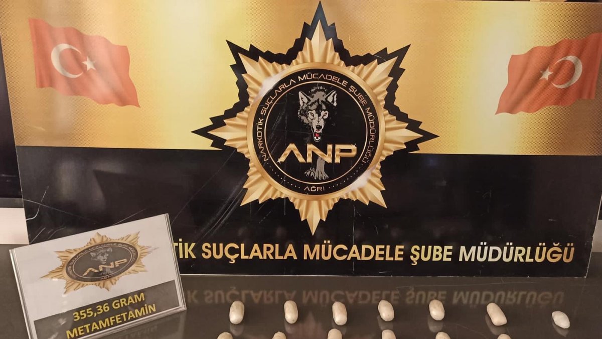 İran uyruklu şahsın bağırsağında 12 kapsül metamfetamin maddesi ele geçirildi