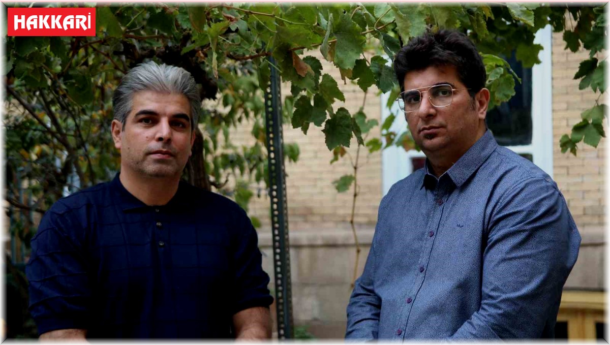 İranlı 2 kardeş 500 yıllık mahallede 3 katlı evi resim müzesine dönüştürdü