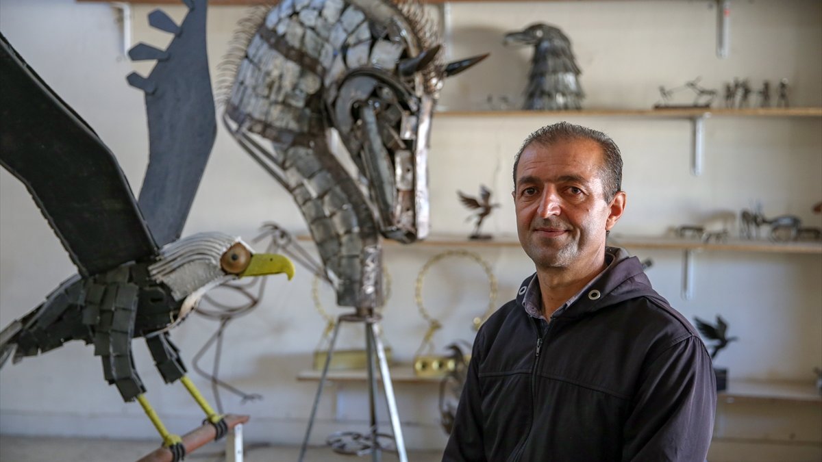 İranlı heykeltıraş hurda demirleri sanat eserine dönüştürüyor