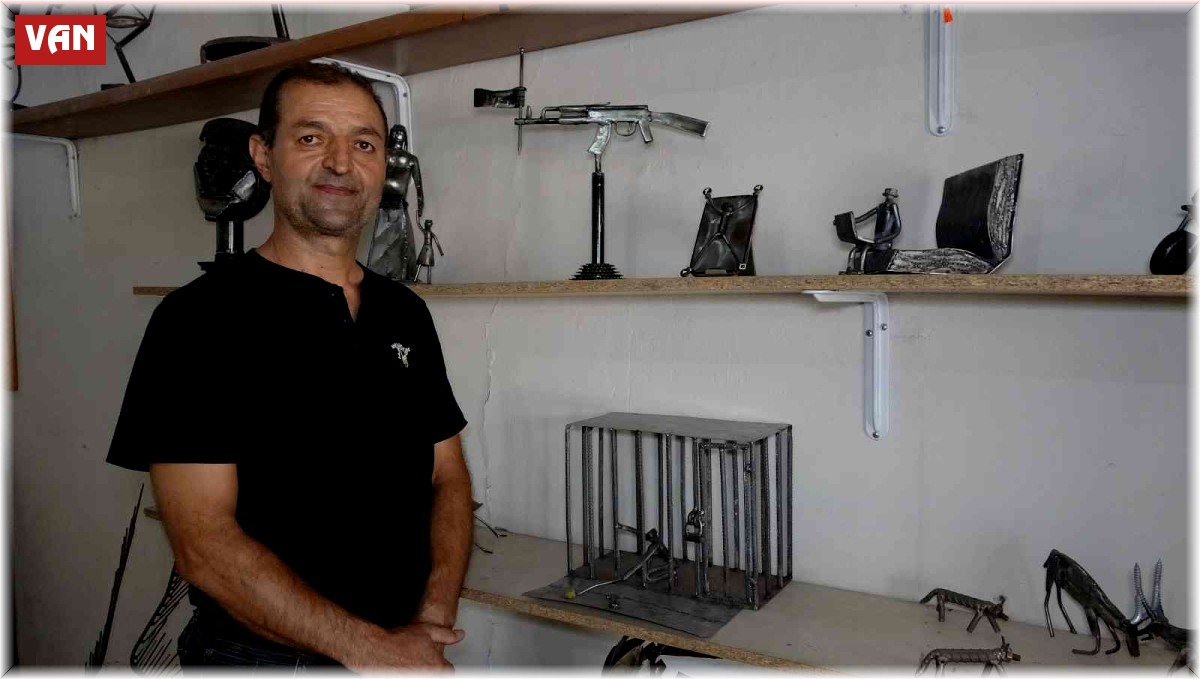 İranlı heykeltıraş, hurda malzemeyle teknoloji bağımlılığına dikkat çekti