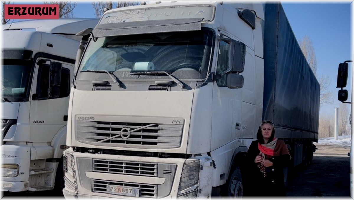 İranlı kadın tır sürücüsü, aracının motoru donunca Erzurum'da mola verdi
