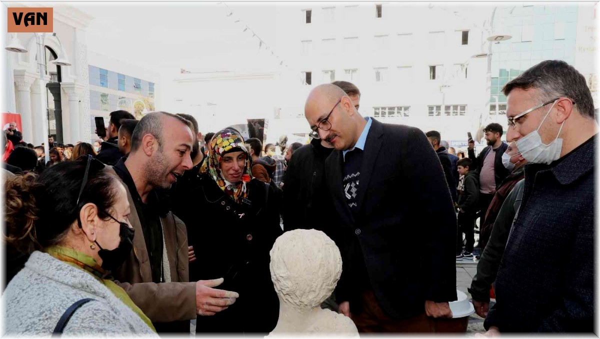 İranlı turistlerden heykel sanatına büyük ilgi