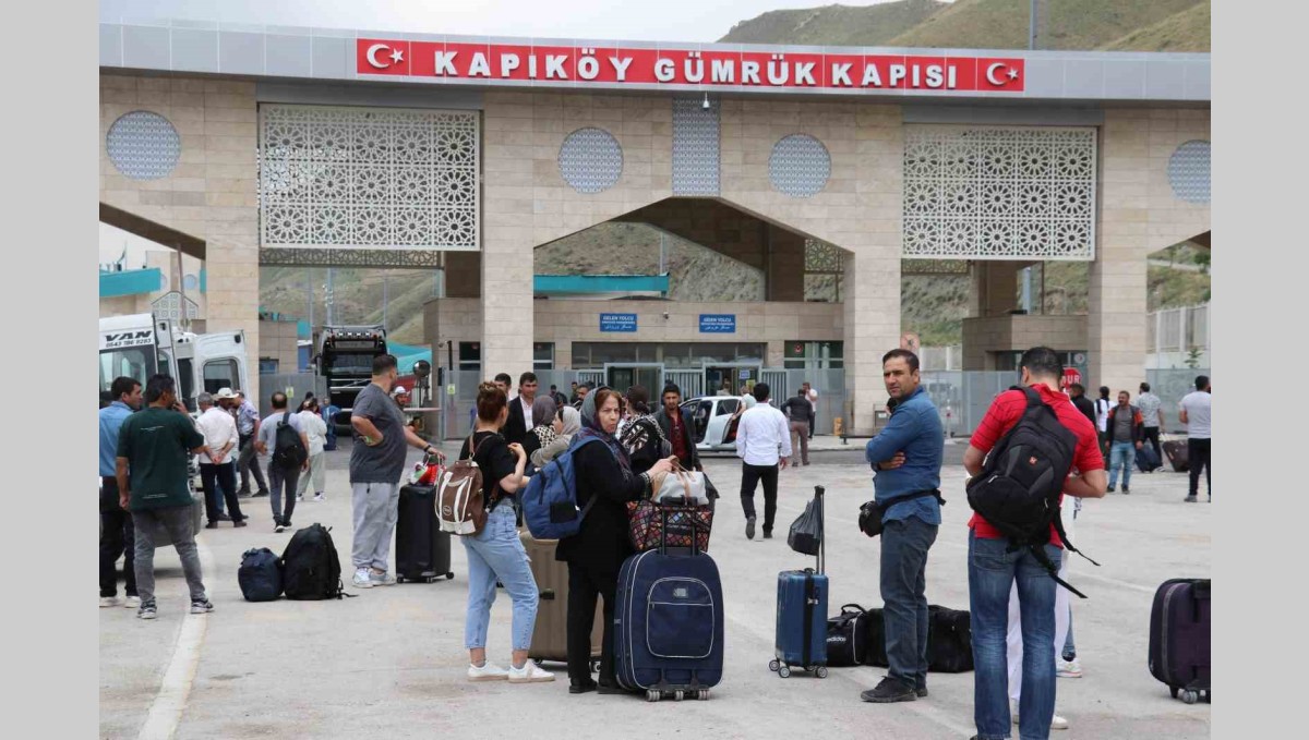 İranlı turistlerden İsrail'e tepki: "İntikam duygusu içindeyiz"