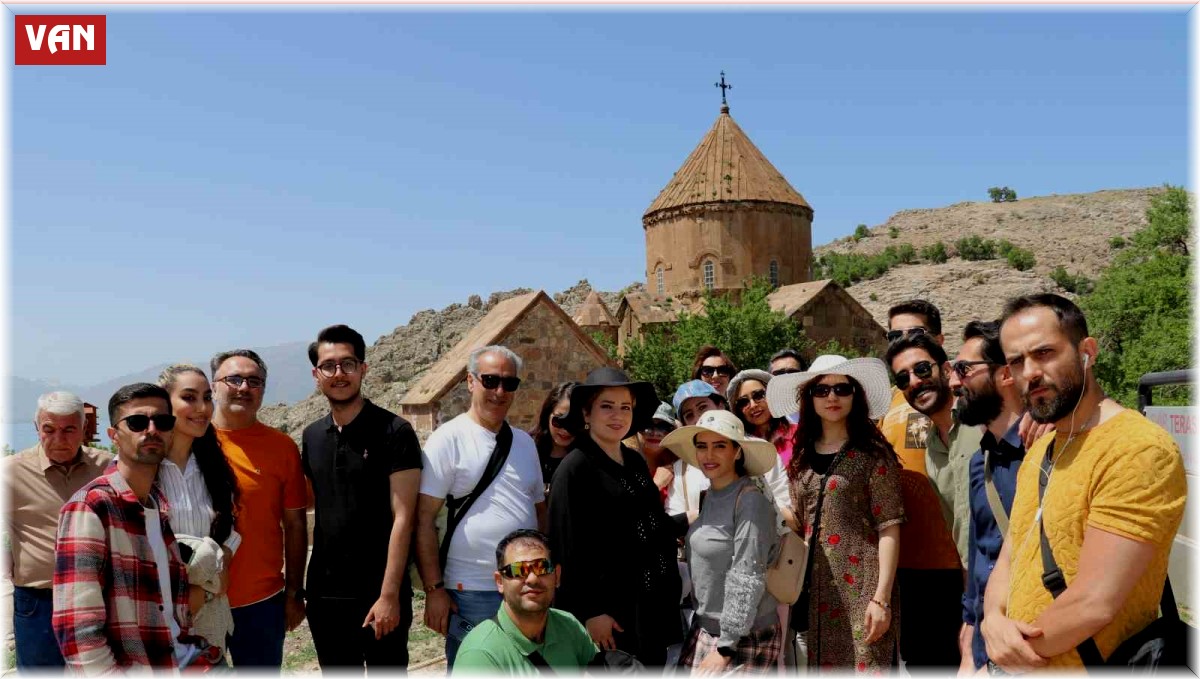 İranlı turizmciler Akdamar Adası'na hayran kaldı