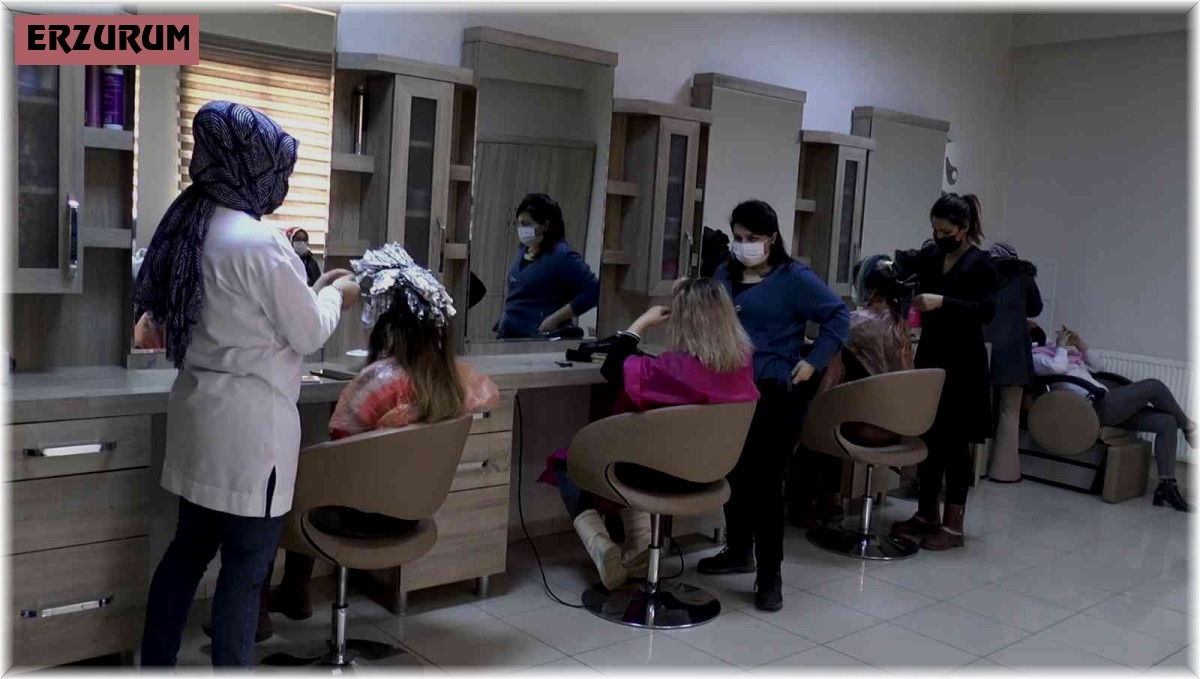 İranlı ve Afganlı kadınlardan kuaförlük kursuna yoğun ilgi
