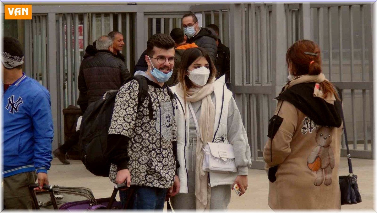 İranlılar 'Muhteşem Cuma' için Van'a akın etti