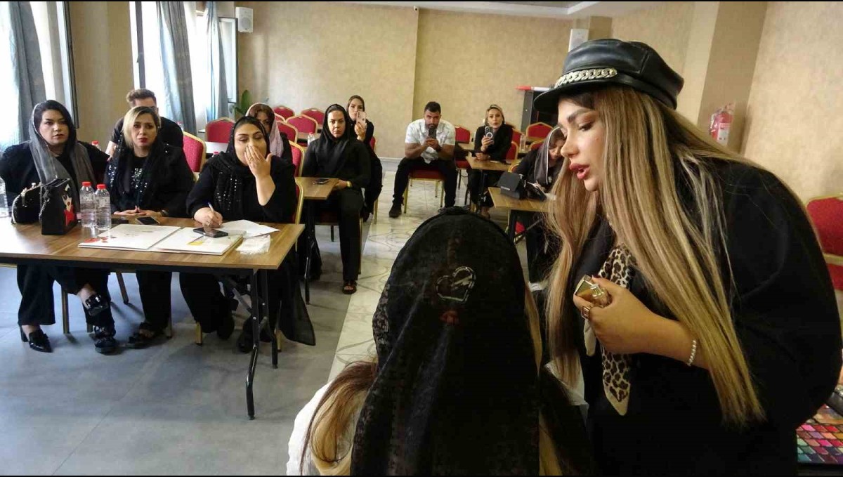 İranlılar Van'da hem eğleniyor hem eğitim görüyor