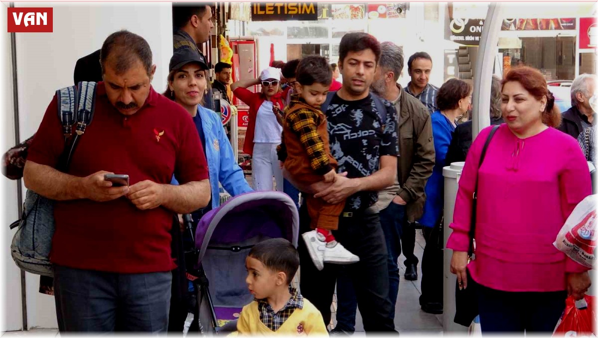 İranlılar Van esnafının yüzünü güldürüyor