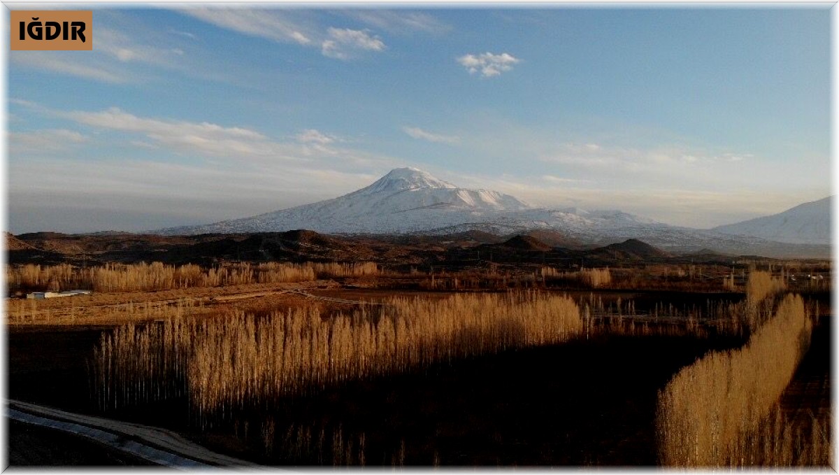 İrem Bağları ve Ağrı Dağı birlikte göz kamaştırıyor