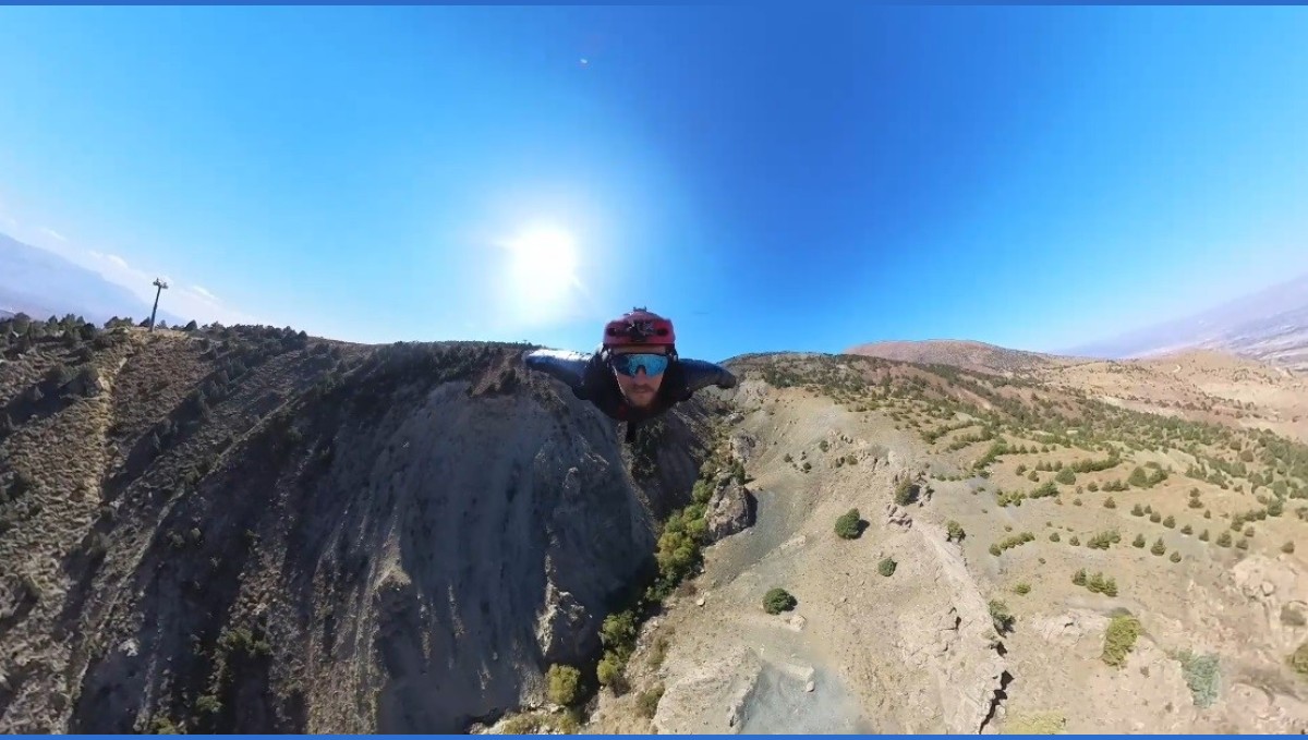 İrlandalı sporcunun 2000 metreden wingsuit atlayışı nefes kesti