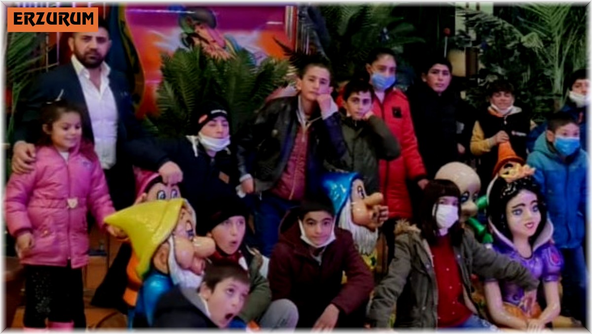 İş insanı taşra öğrencilerinin Ferit ağabeysi oldu