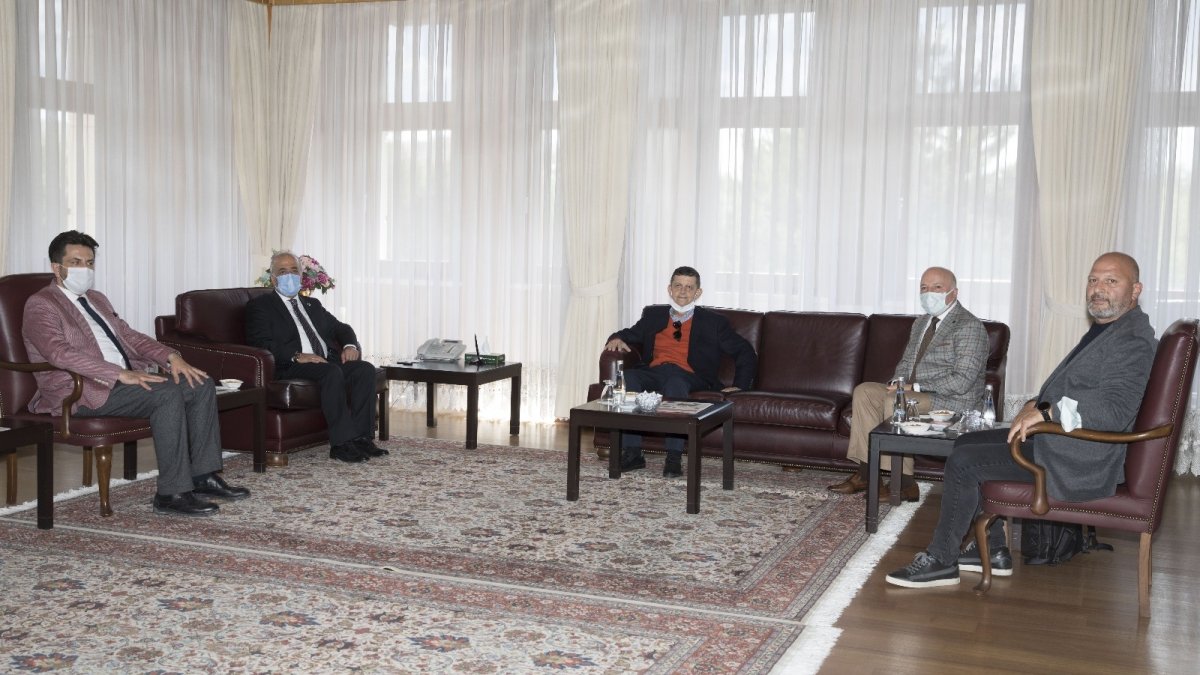 İş insanları Atatürk Üniversitesini ziyaret etti