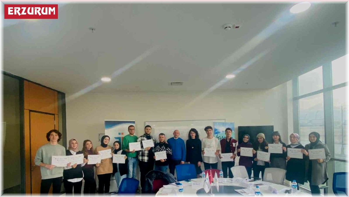 İş kulübü ile üniversite öğrencileri hayata önde başlıyorlar