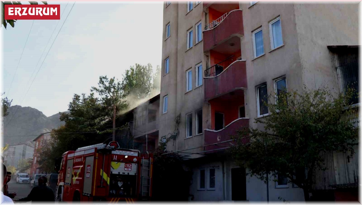 İş makinesinin kazayla koparttığı elektrik teli yangına neden oldu