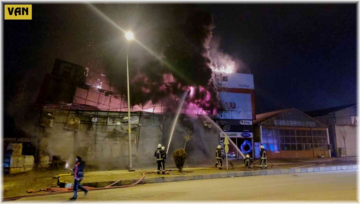 İş yerinde çıkan yangın korkuttu