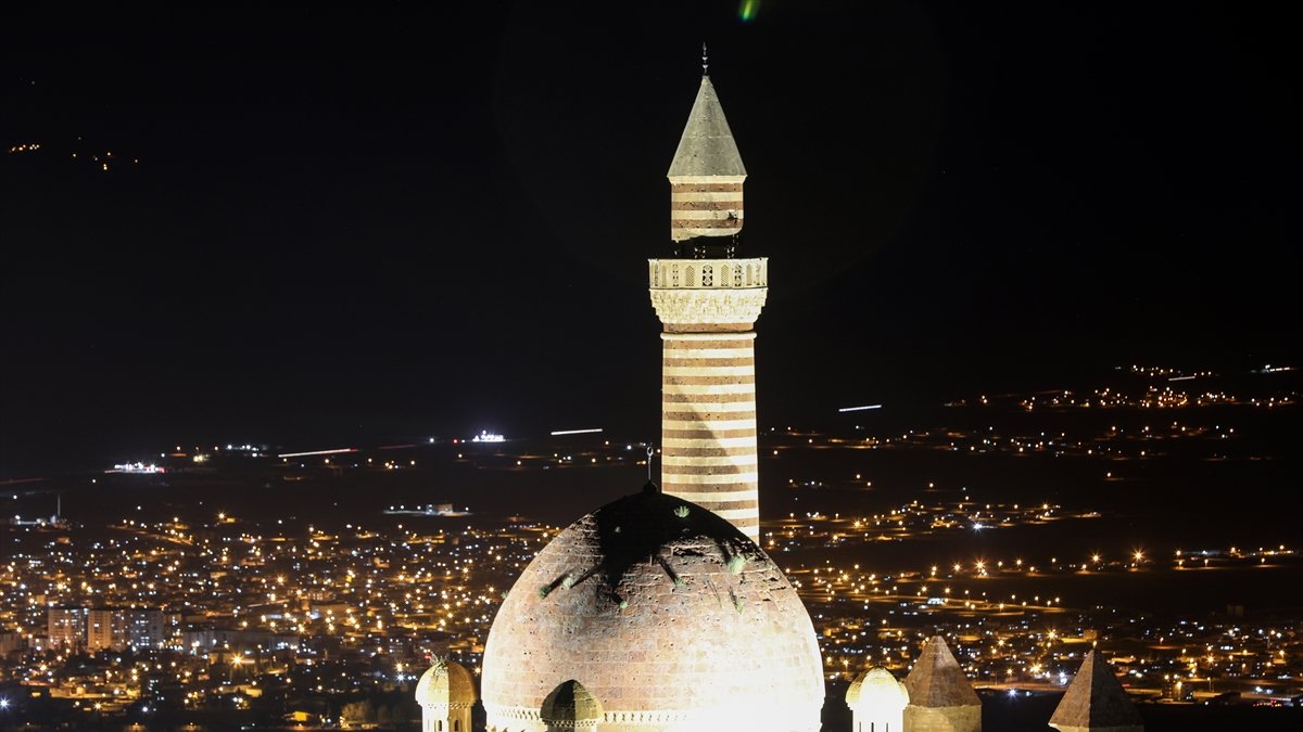 İshak Paşa Sarayı'nda akşam