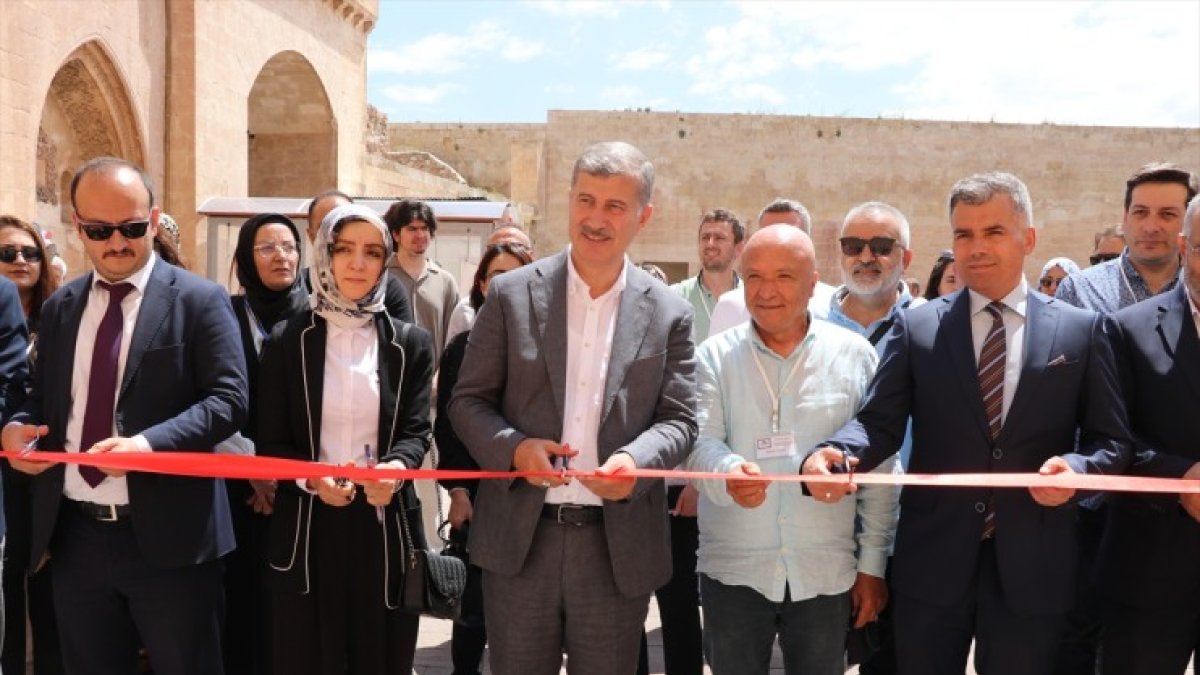 İshak Paşa Sarayı'nda geleneksel Türk sanatları sergisi açıldı